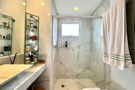 Apartamento à venda com 200m², 2 quartos e 3 vagasBanheiro da Suíte 1