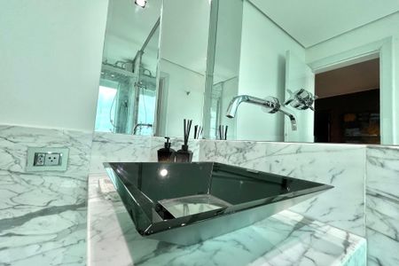 Apartamento à venda com 200m², 2 quartos e 3 vagasBanheiro 3