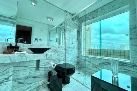 Apartamento à venda com 200m², 2 quartos e 3 vagasBanheiro 3