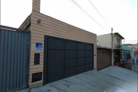 Casa para alugar com 281m², 3 quartos e 7 vagasFachada - Frente - Placa