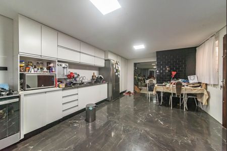 Casa para alugar com 281m², 3 quartos e 7 vagasCozinha