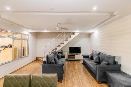 Casa à venda com 150m², 3 quartos e 4 vagas Casa à venda com 150m², 3 quartos e 4 vagasSala