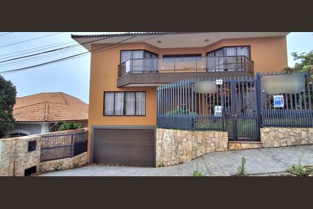 Casa para alugar com 360m², 3 quartos e 4 vagasFachada
