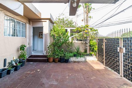 Casa à venda com 170m², 4 quartos e 2 vagas Casa à venda com 170m², 4 quartos e 2 vagasGaragem