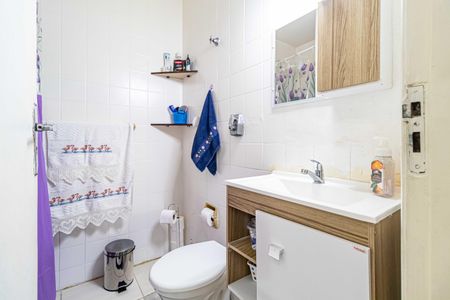 Casa à venda com 170m², 4 quartos e 2 vagas Casa à venda com 170m², 4 quartos e 2 vagasBanheiro 02