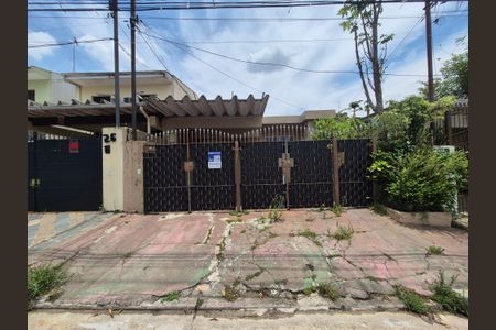 Casa à venda com 170m², 5 quartos e 2 vagas Casa à venda com 170m², 5 quartos e 2 vagasFachada