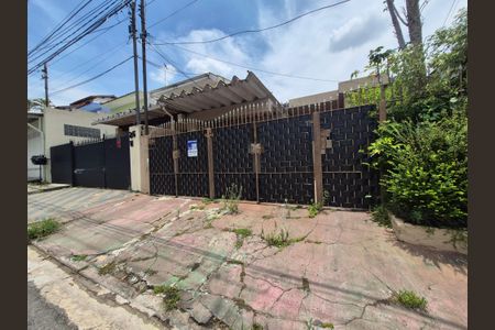 Casa à venda com 170m², 5 quartos e 2 vagas Casa à venda com 170m², 5 quartos e 2 vagasFachada