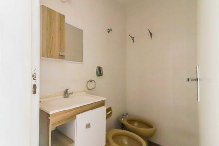 Casa à venda com 170m², 5 quartos e 2 vagasBanheiro 01