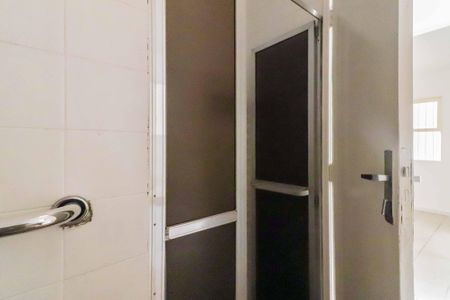 Casa à venda com 170m², 5 quartos e 2 vagasBanheiro 01