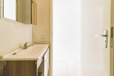 Casa à venda com 170m², 5 quartos e 2 vagasBanheiro 02