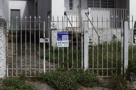 Casa para alugar com 320m², 2 quartos e 3 vagasFachada + Placa