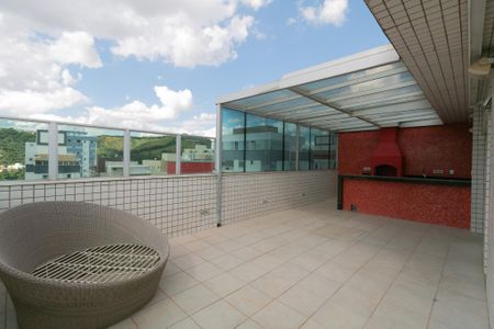 Apartamento à venda com 216m², 4 quartos e 3 vagas Apartamento à venda com 216m², 4 quartos e 3 vagasÁrea de Serviço