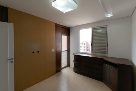 Apartamento à venda com 216m², 4 quartos e 3 vagas Apartamento à venda com 216m², 4 quartos e 3 vagasQuarto