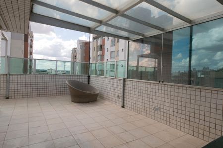 Apartamento à venda com 216m², 4 quartos e 3 vagas Apartamento à venda com 216m², 4 quartos e 3 vagasÁrea de Serviço