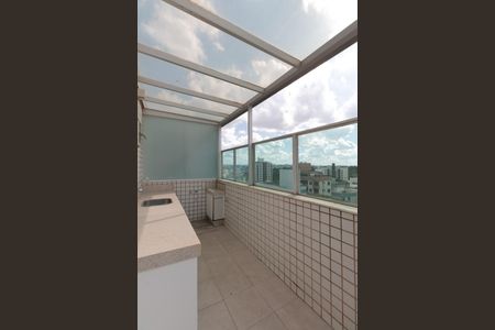 Apartamento à venda com 216m², 4 quartos e 3 vagas Apartamento à venda com 216m², 4 quartos e 3 vagasÁrea de Serviço