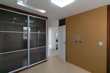 Apartamento à venda com 216m², 4 quartos e 3 vagas Apartamento à venda com 216m², 4 quartos e 3 vagasQuarto