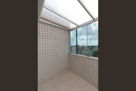 Apartamento à venda com 216m², 4 quartos e 3 vagas Apartamento à venda com 216m², 4 quartos e 3 vagasvaranda