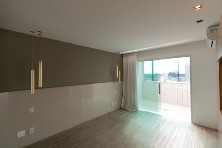 Apartamento à venda com 216m², 4 quartos e 3 vagas Apartamento à venda com 216m², 4 quartos e 3 vagasSala