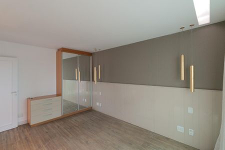Apartamento à venda com 216m², 4 quartos e 3 vagas Apartamento à venda com 216m², 4 quartos e 3 vagasQuarto 4