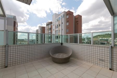 Apartamento à venda com 216m², 4 quartos e 3 vagas Apartamento à venda com 216m², 4 quartos e 3 vagasÁrea de Serviço