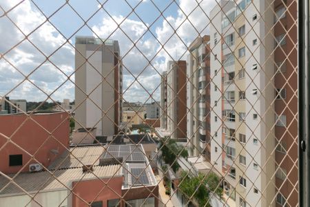 Apartamento à venda com 216m², 4 quartos e 3 vagas Apartamento à venda com 216m², 4 quartos e 3 vagasVista