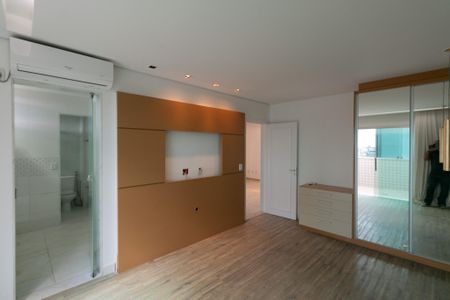 Apartamento à venda com 216m², 4 quartos e 3 vagas Apartamento à venda com 216m², 4 quartos e 3 vagasQuarto 4