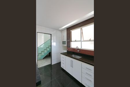 Apartamento à venda com 216m², 4 quartos e 3 vagas Apartamento à venda com 216m², 4 quartos e 3 vagasCozinha