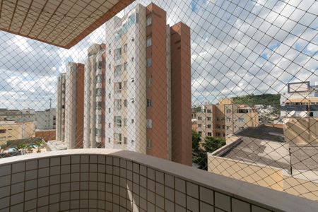 Apartamento à venda com 216m², 4 quartos e 3 vagas Apartamento à venda com 216m², 4 quartos e 3 vagasVista