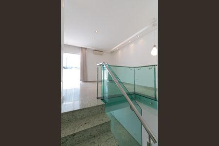 Apartamento à venda com 216m², 4 quartos e 3 vagas Apartamento à venda com 216m², 4 quartos e 3 vagasEscada