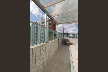 Apartamento à venda com 216m², 4 quartos e 3 vagas Apartamento à venda com 216m², 4 quartos e 3 vagasÁrea de Serviço