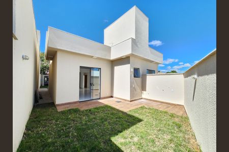 Casa à venda com 90m², 3 quartos e 2 vagas Casa à venda com 90m², 3 quartos e 2 vagasQuintal