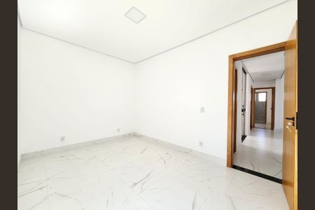 Casa à venda com 90m², 3 quartos e 2 vagas Casa à venda com 90m², 3 quartos e 2 vagasQuarto