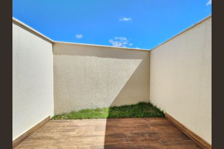 Casa à venda com 90m², 3 quartos e 2 vagas Casa à venda com 90m², 3 quartos e 2 vagasVaranda da Suíte