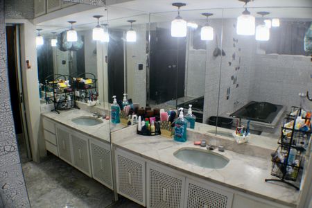 Apartamento à venda com 293m², 4 quartos e 2 vagasBanheiro Suíte