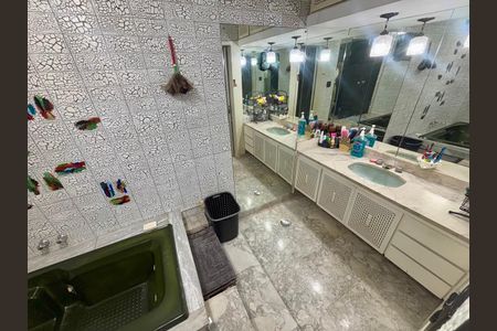 Apartamento à venda com 293m², 4 quartos e 2 vagasBanheiro Suite