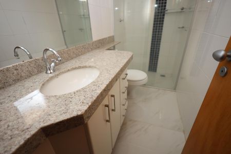 Apartamento para alugar com 100m², 3 quartos e 2 vagasBanheiro do Quarto 3