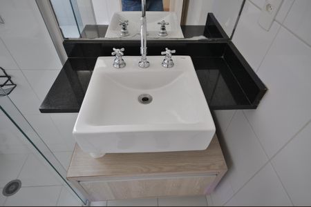 Casa de condomínio para alugar com 240m², 4 quartos e 3 vagasBanheiro da Suíte 2