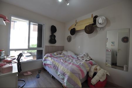 Casa de condomínio para alugar com 240m², 4 quartos e 3 vagasQuarto 1