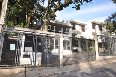 Casa de condomínio para alugar com 240m², 4 quartos e 3 vagasFachada