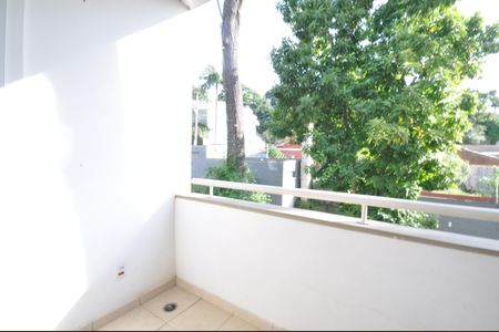 Casa de condomínio para alugar com 240m², 4 quartos e 3 vagasSacada da Sala