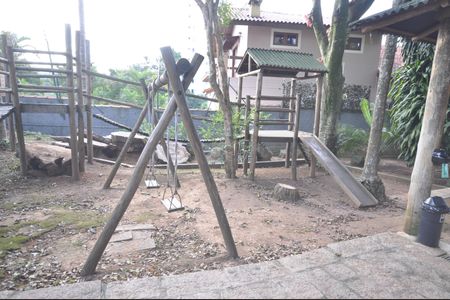 Casa de condomínio para alugar com 240m², 4 quartos e 3 vagasÁrea comum - Playground