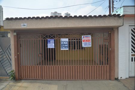 Casa à venda com 109m², 2 quartos e 2 vagasFachada