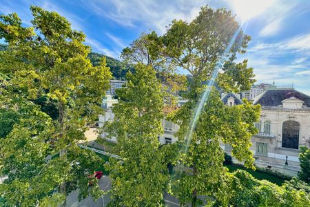 Apartamento à venda com 261m², 5 quartos e 1 vaga Apartamento à venda com 261m², 5 quartos e 1 vagaVista da Sala