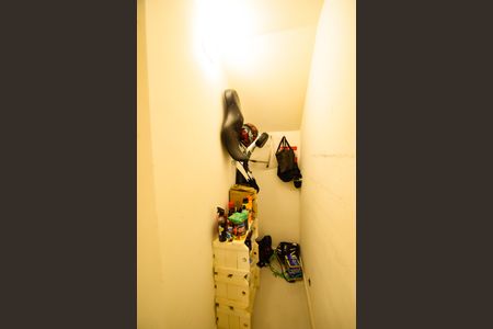 Casa de condomínio à venda com 185m², 4 quartos e 1 vagaDepósito 1