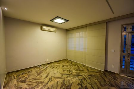 Casa de condomínio à venda com 185m², 4 quartos e 1 vagaSala