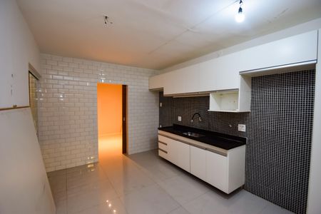 Casa de condomínio à venda com 185m², 4 quartos e 1 vagaCozinha