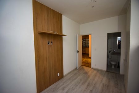 Casa de condomínio à venda com 185m², 4 quartos e 1 vagaSuíte