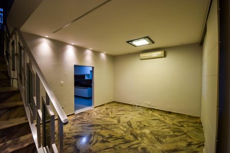 Casa de condomínio à venda com 185m², 4 quartos e 1 vagaSala