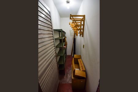 Casa de condomínio à venda com 185m², 4 quartos e 1 vagaDepósito 2