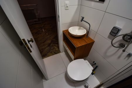 Casa de condomínio à venda com 185m², 4 quartos e 1 vagaBanheiro Social